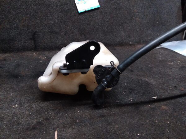 1996 TOYOTA HILUX OVERFLOW BOTTLE