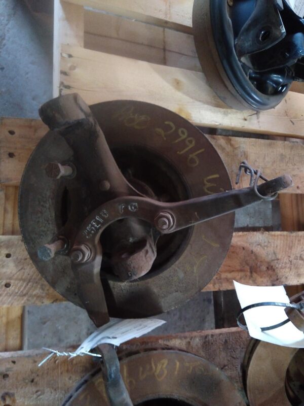 1978 HOLDEN KINGSWOOD RIGHT FRONT HUB ASSEMBLY