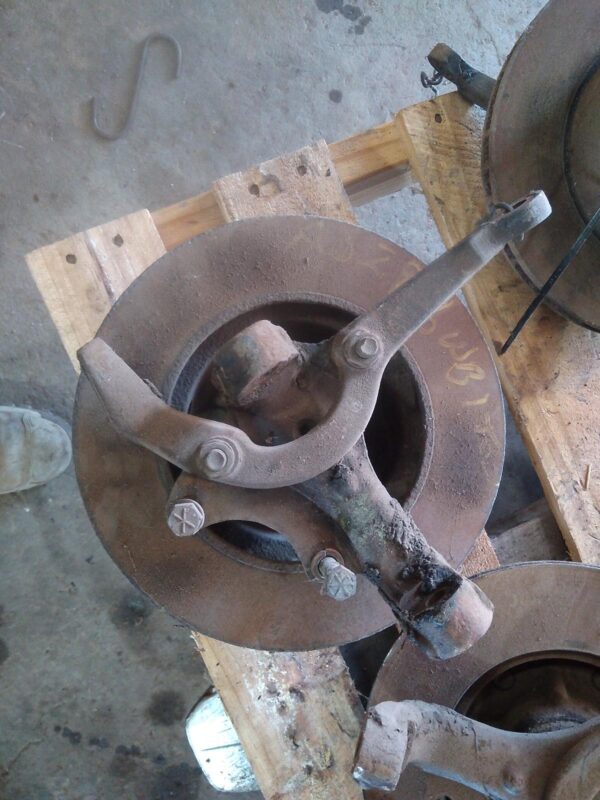 1978 HOLDEN KINGSWOOD LEFT FRONT HUB ASSEMBLY