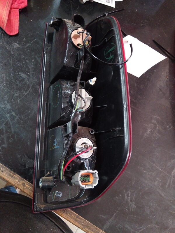 2010 NISSAN NAVARA LEFT TAILLIGHT