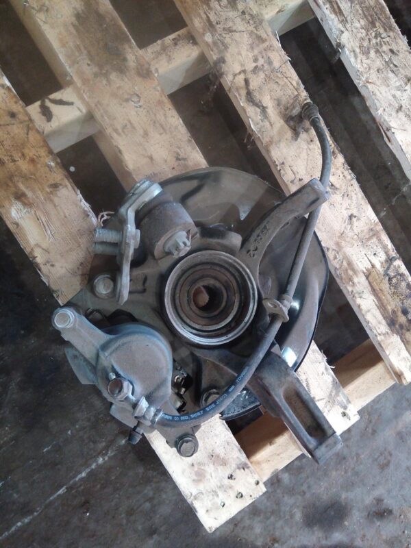 1999 TOYOTA CAMRY LEFT FRONT HUB ASSEMBLY
