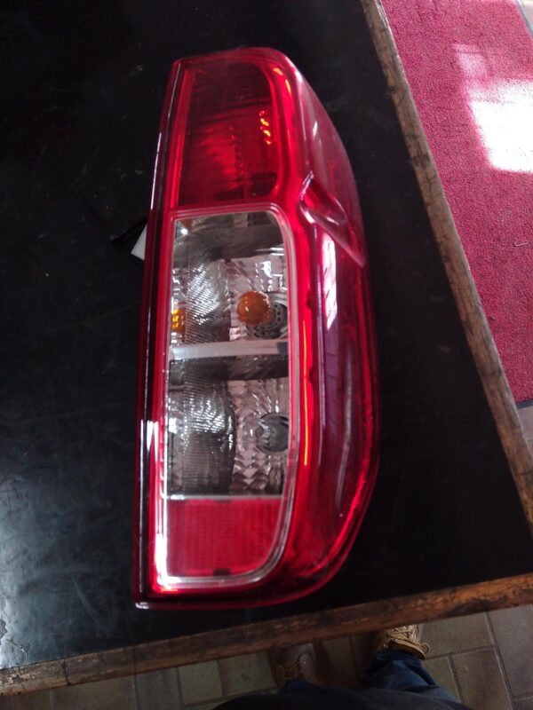 2010 NISSAN NAVARA RIGHT TAILLIGHT