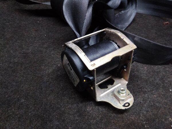2005 HOLDEN COMMODORE SEATBELT/STALK