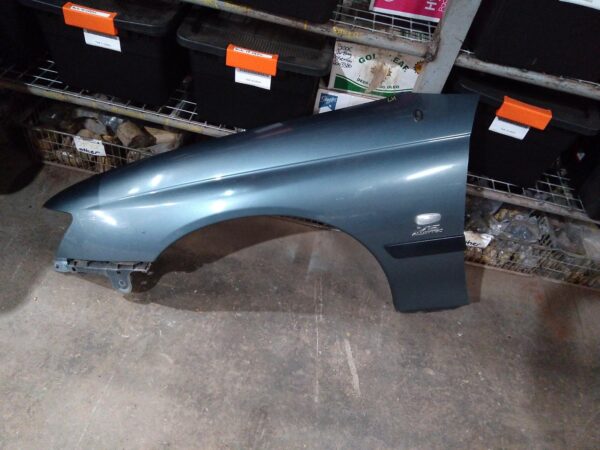 2005 HOLDEN COMMODORE LEFT GUARD