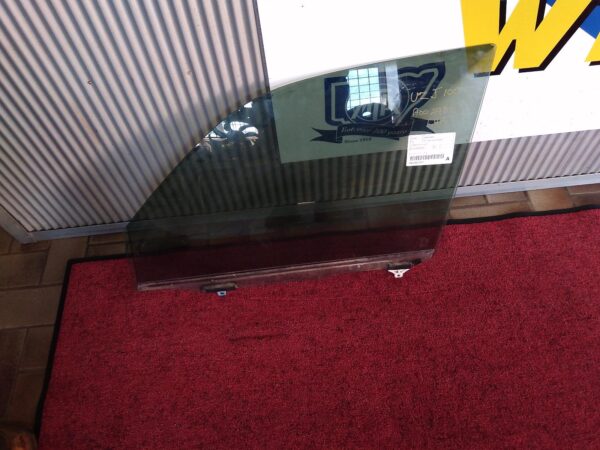2007 TOYOTA LANDCRUISER LEFT FRONT DOOR WINDOW