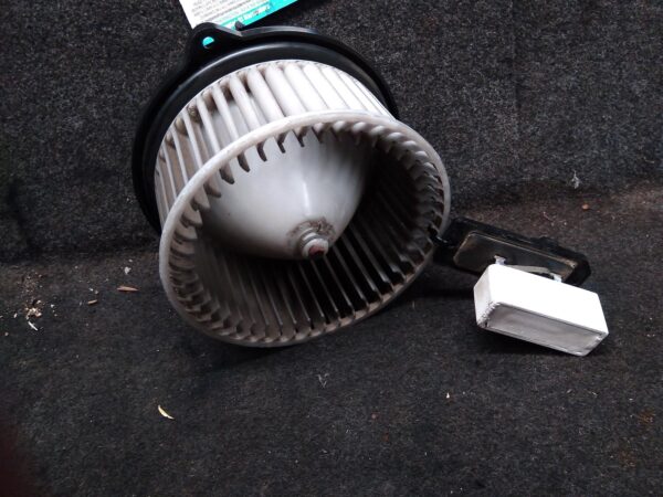 1996 TOYOTA HILUX HEATER FAN MOTOR