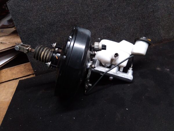 2012 TOYOTA HILUX BRAKE BOOSTER