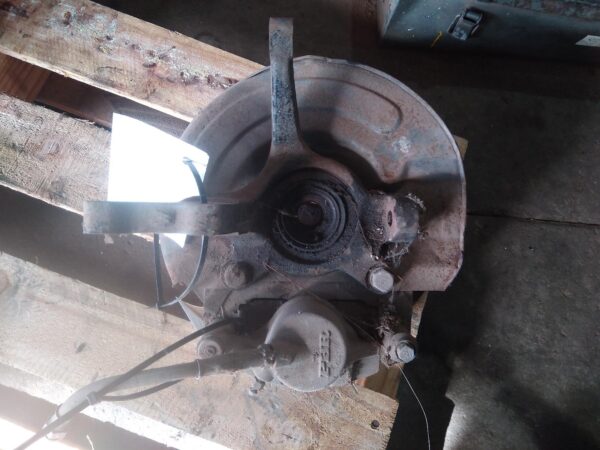 1997 NISSAN BLUEBIRD LEFT FRONT HUB ASSEMBLY