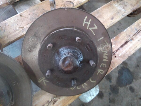 1976 HOLDEN KINGSWOOD RIGHT FRONT HUB ASSEMBLY