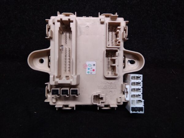 2006 LEXUS RX SERIES FUSE BOX