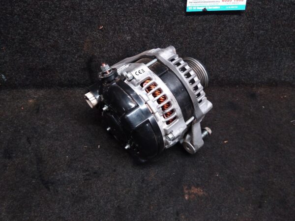2011 TOYOTA HILUX Alternator