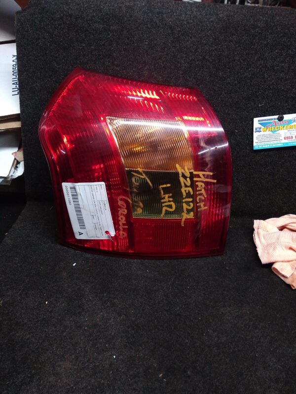 2002 TOYOTA COROLLA LEFT TAILLIGHT