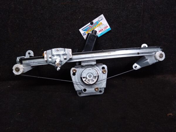 2005 HOLDEN COMMODORE RIGHT REAR WND REG/MOTOR