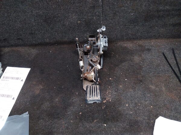 2001 TOYOTA HILUX PEDAL ASSEMBLY