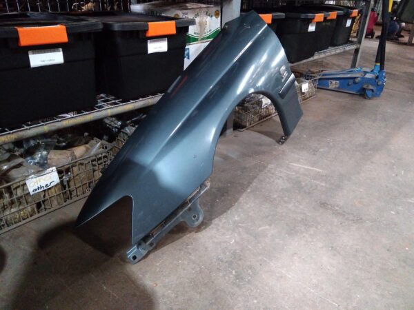 2005 HOLDEN COMMODORE LEFT GUARD