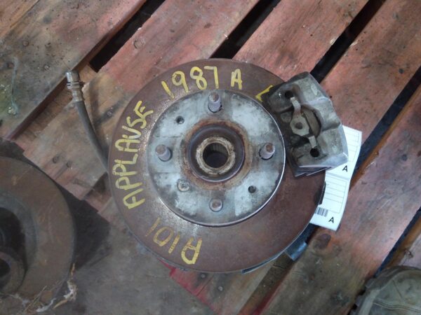 1993 DAIHATSU APPLAUSE LEFT FRONT HUB ASSEMBLY
