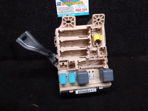 2006 LEXUS RX SERIES FUSE BOX