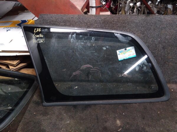 2002 TOYOTA COROLLA LEFT REAR SIDE GLASS
