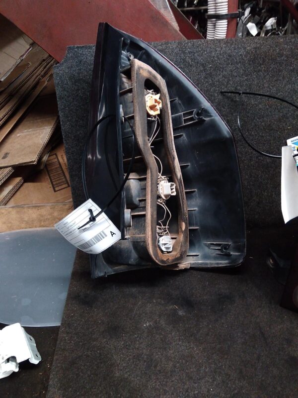 2005 TOYOTA PRADO LEFT TAILLIGHT