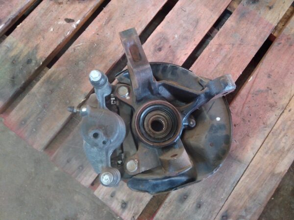1997 TOYOTA STARLET RIGHT FRONT HUB ASSEMBLY