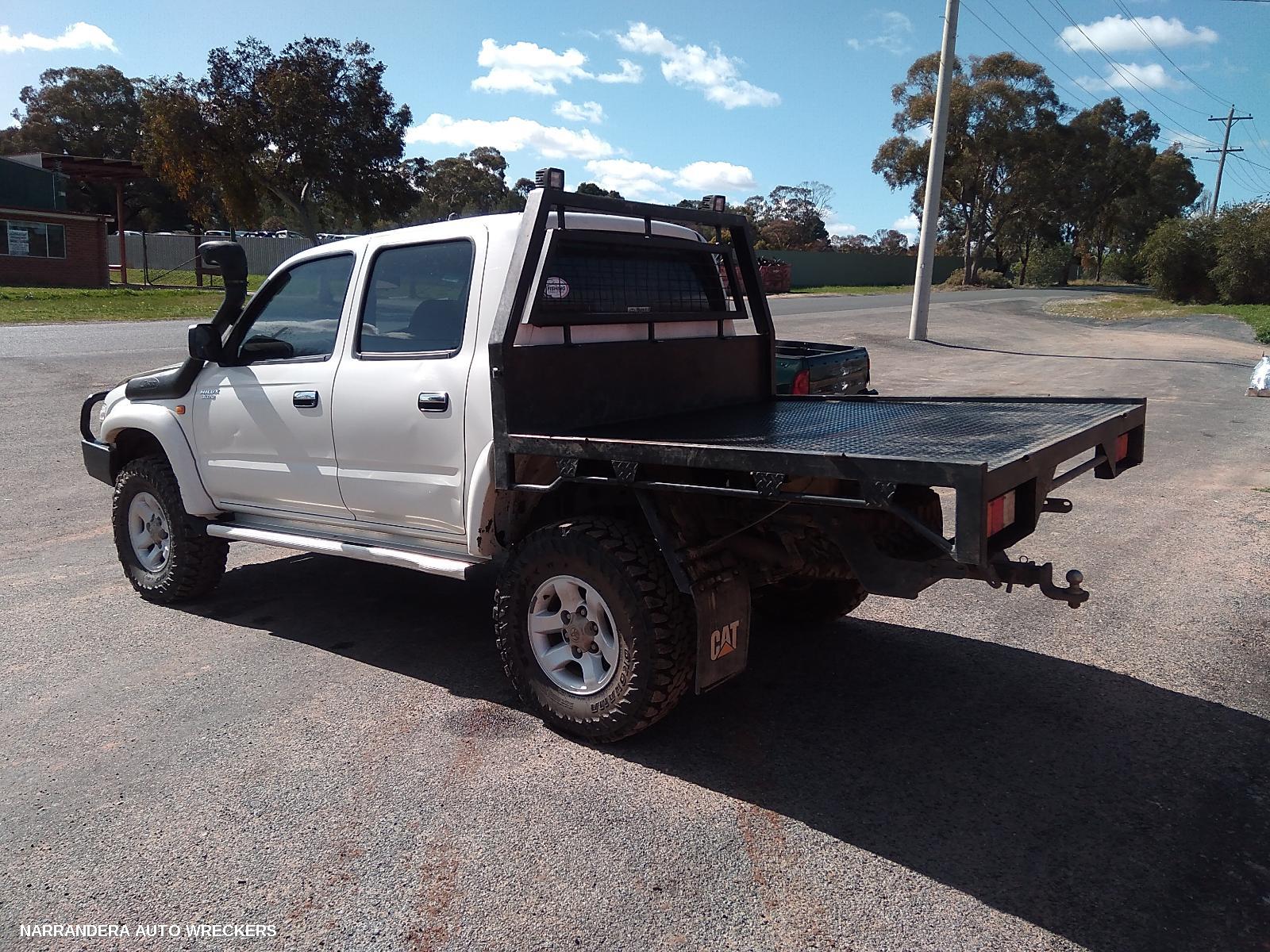 2004 TOYOTA HILUX Left Front Hub Assembly