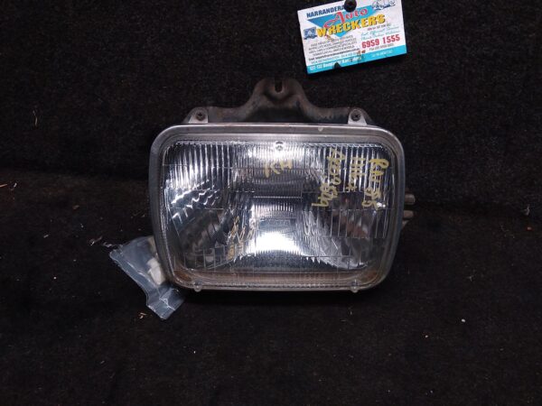 1996 TOYOTA HILUX RIGHT HEADLAMP