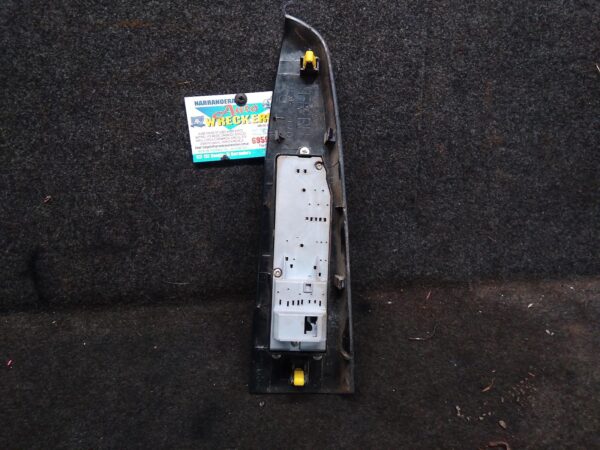 2014 TOYOTA HILUX PWR DR WIND SWITCH