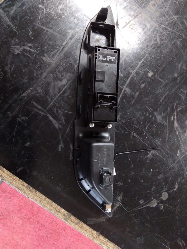 2020 MITSUBISHI OUTLANDER PWR DR WIND SWITCH