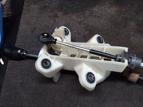 2011 MAZDA 2 GEAR STICK/SHIFTER