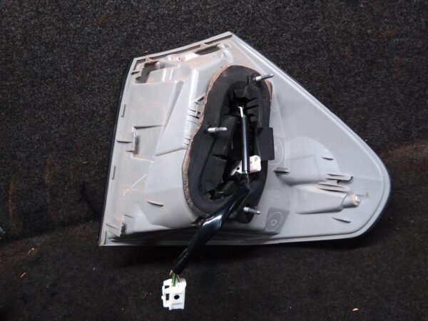 2006 LEXUS RX SERIES LEFT TAILLIGHT