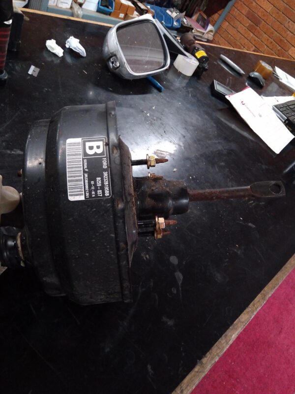 2002 FORD FALCON BRAKE BOOSTER