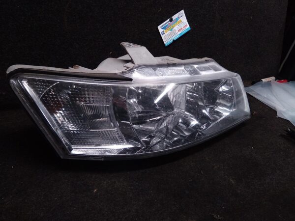2005 HOLDEN COMMODORE RIGHT HEADLAMP