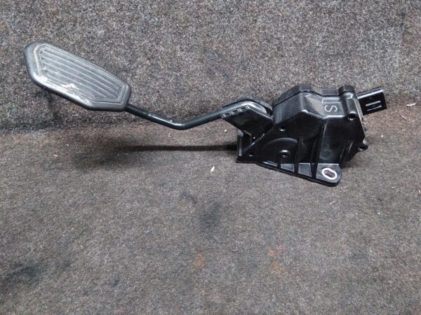 2013 TOYOTA RAV4 PEDAL ASSEMBLY