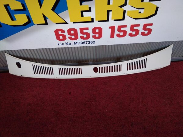 1996 TOYOTA HILUX PLENUM CHAMBER