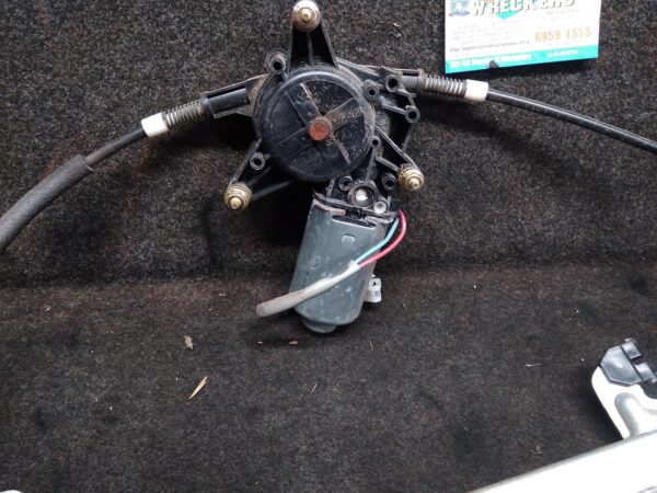 2002 FORD FALCON RIGHT FRONT WINDOW REG/MOTOR