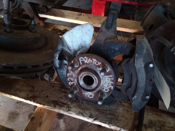 1998 MAZDA 323 RIGHT FRONT HUB ASSEMBLY