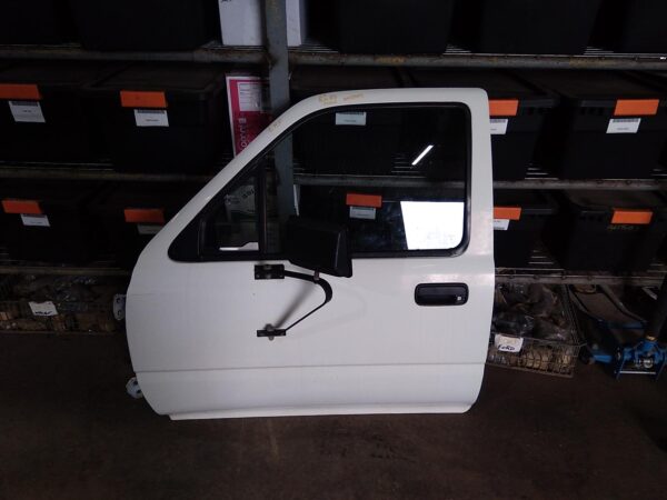 1996 TOYOTA HILUX LEFT FRONT DOOR