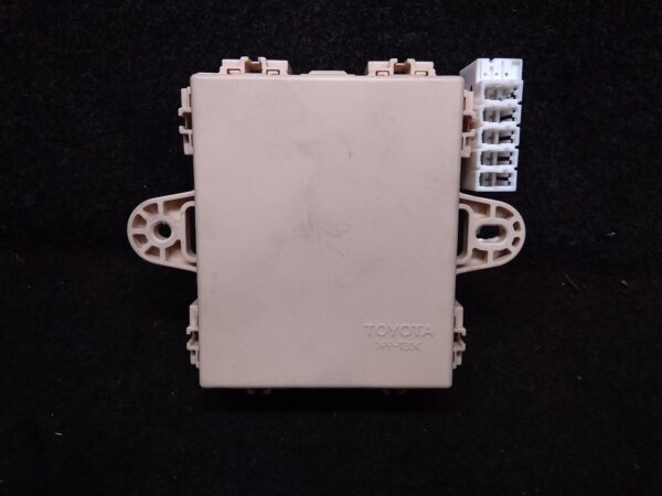 2006 LEXUS RX SERIES FUSE BOX
