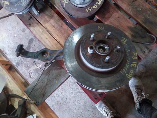 2006 FORD TERRITORY RIGHT FRONT HUB ASSEMBLY