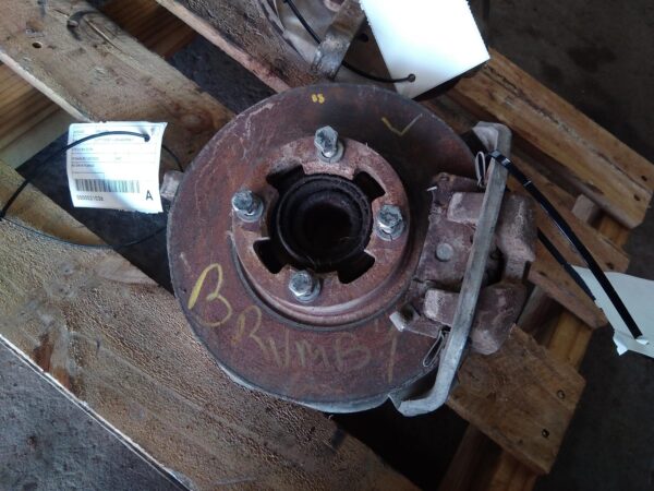 1990 SUBARU BRUMBY LEFT FRONT HUB ASSEMBLY