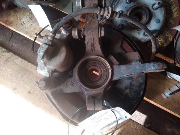 1991 DAIHATSU CHARADE RIGHT FRONT HUB ASSEMBLY