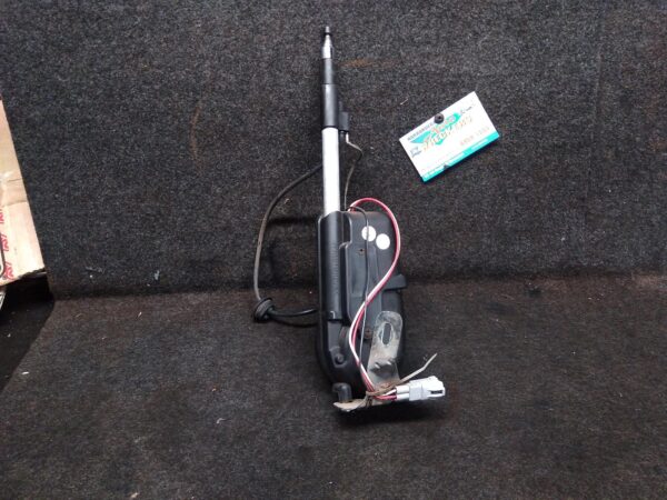 2005 HOLDEN COMMODORE ANTENNA