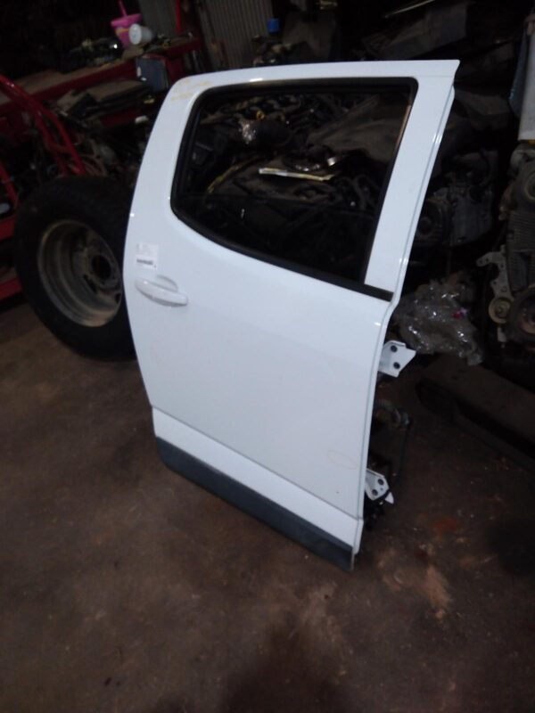 2015 HOLDEN COLORADO RIGHT REAR DOOR SLIDING