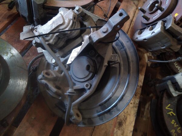 2009 HOLDEN COMMODORE LEFT FRONT HUB ASSEMBLY
