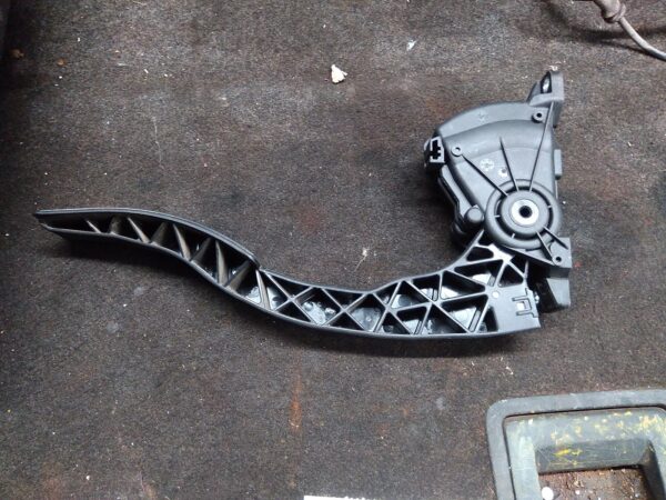 2010 FORD FALCON PEDAL ASSEMBLY