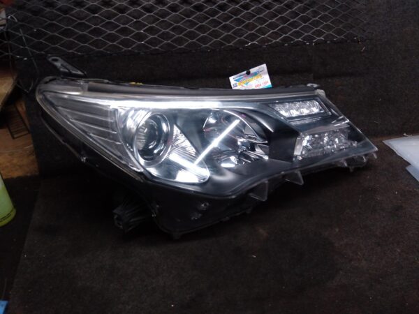 2013 TOYOTA RAV4 RIGHT HEADLAMP