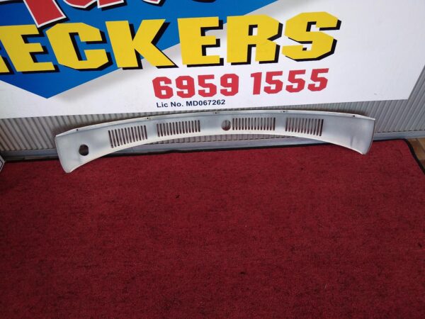 1996 TOYOTA HILUX PLENUM CHAMBER