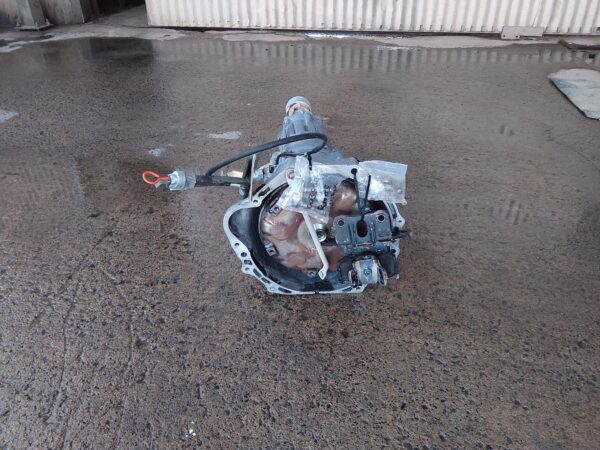 1996 TOYOTA HILUX TRANS/GEARBOX