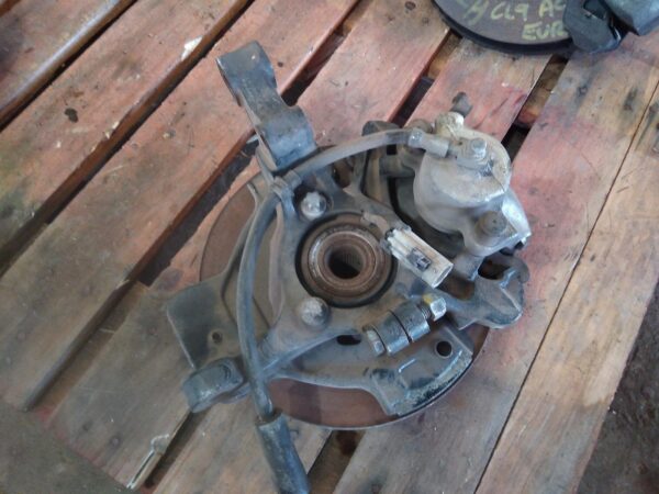 1999 HOLDEN ASTRA LEFT FRONT HUB ASSEMBLY