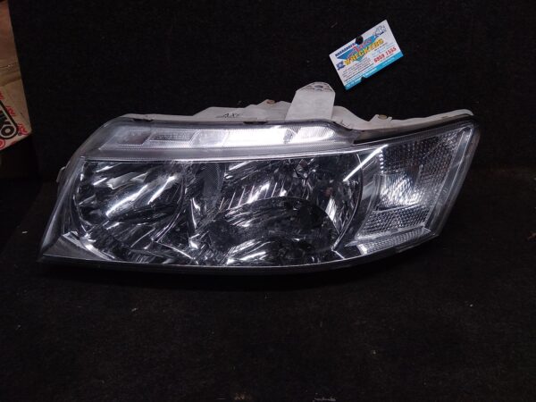 2005 HOLDEN COMMODORE LEFT HEADLAMP